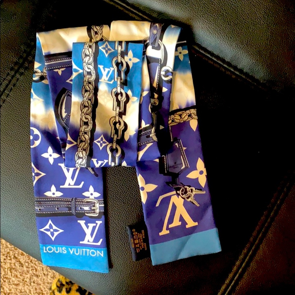 Luis vuitton blue bandeau
